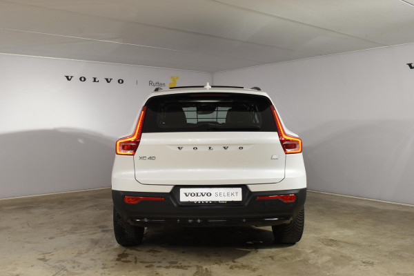 Volvo XC40 T5 262PK Automaat Plug-in Hybrid Ultimate Dark / Adaptieve Cruisecontrol / Elektr. schuifdak / Leer / Stoelverwarming / Stuurverwarming / Elektrische Stoelen / Trekhaak / Elektr. achterklep / Harman Kardon / 360 graden camera