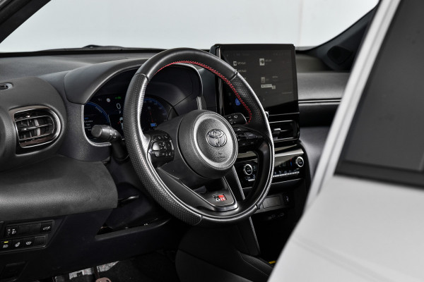 Toyota Yaris Cross 1.5 Hybrid 130 GR Sport (Nieuw model) | Dig.Cockpit | Adapt.Cruise | Stoel+Stuurverw. | Camera | PDC + NAV + App.Connect (Draadloos) | ECC | LM 18" | 2210