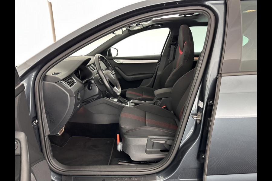 Škoda Octavia 1.5 TSI Greentech Sport Business Aut. *PANO | FULL-LED | DIGI-COCKPIT | NAVI-FULLMAP | SPORT-SEATS | CAMERA | CARPLAY | DAB+ | ECC | PDC | CRUISE | 18''ALU | TOWBAR*