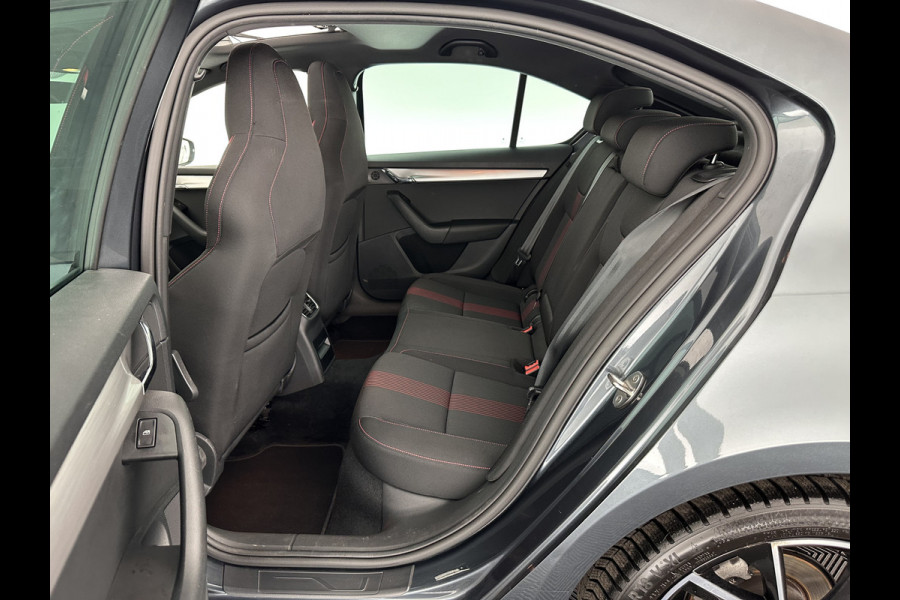 Škoda Octavia 1.5 TSI Greentech Sport Business Aut. *PANO | FULL-LED | DIGI-COCKPIT | NAVI-FULLMAP | SPORT-SEATS | CAMERA | CARPLAY | DAB+ | ECC | PDC | CRUISE | 18''ALU | TOWBAR*