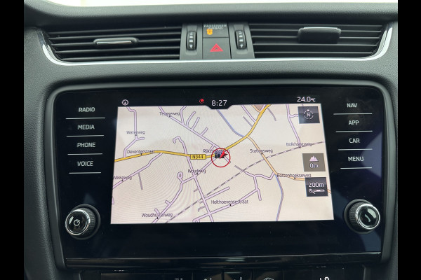 Škoda Octavia 1.5 TSI Greentech Sport Business Aut. *PANO | FULL-LED | DIGI-COCKPIT | NAVI-FULLMAP | SPORT-SEATS | CAMERA | CARPLAY | DAB+ | ECC | PDC | CRUISE | 18''ALU | TOWBAR*
