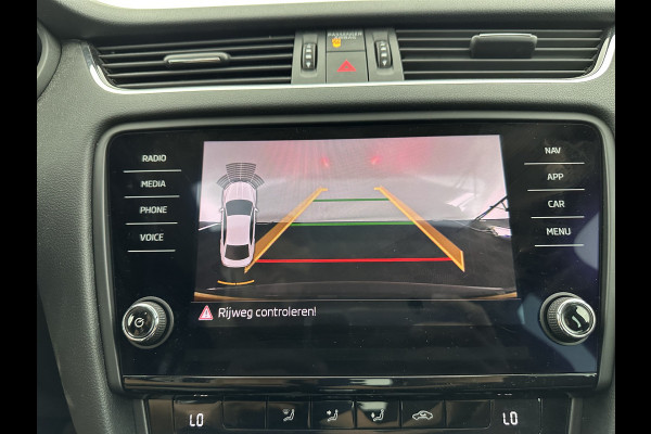 Škoda Octavia 1.5 TSI Greentech Sport Business Aut. *PANO | FULL-LED | DIGI-COCKPIT | NAVI-FULLMAP | SPORT-SEATS | CAMERA | CARPLAY | DAB+ | ECC | PDC | CRUISE | 18''ALU | TOWBAR*