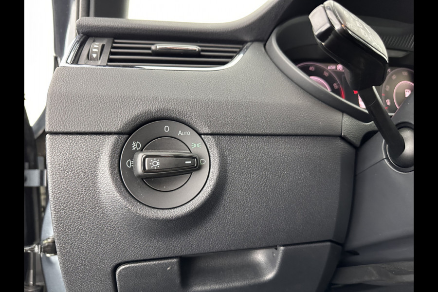 Škoda Octavia 1.5 TSI Greentech Sport Business Aut. *PANO | FULL-LED | DIGI-COCKPIT | NAVI-FULLMAP | SPORT-SEATS | CAMERA | CARPLAY | DAB+ | ECC | PDC | CRUISE | 18''ALU | TOWBAR*