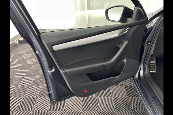 Škoda Octavia 1.5 TSI Greentech Sport Business Aut. *PANO | FULL-LED | DIGI-COCKPIT | NAVI-FULLMAP | SPORT-SEATS | CAMERA | CARPLAY | DAB+ | ECC | PDC | CRUISE | 18''ALU | TOWBAR*