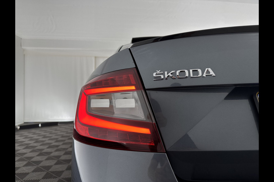 Škoda Octavia 1.5 TSI Greentech Sport Business Aut. *PANO | FULL-LED | DIGI-COCKPIT | NAVI-FULLMAP | SPORT-SEATS | CAMERA | CARPLAY | DAB+ | ECC | PDC | CRUISE | 18''ALU | TOWBAR*