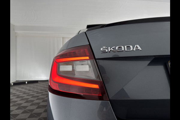 Škoda Octavia 1.5 TSI Greentech Sport Business Aut. *PANO | FULL-LED | DIGI-COCKPIT | NAVI-FULLMAP | SPORT-SEATS | CAMERA | CARPLAY | DAB+ | ECC | PDC | CRUISE | 18''ALU | TOWBAR*