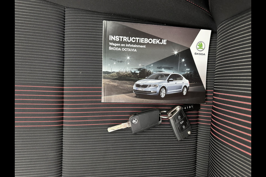 Škoda Octavia 1.5 TSI Greentech Sport Business Aut. *PANO | FULL-LED | DIGI-COCKPIT | NAVI-FULLMAP | SPORT-SEATS | CAMERA | CARPLAY | DAB+ | ECC | PDC | CRUISE | 18''ALU | TOWBAR*