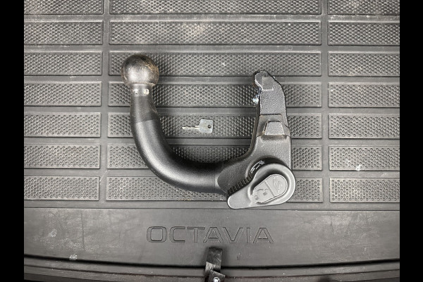 Škoda Octavia 1.5 TSI Greentech Sport Business Aut. *PANO | FULL-LED | DIGI-COCKPIT | NAVI-FULLMAP | SPORT-SEATS | CAMERA | CARPLAY | DAB+ | ECC | PDC | CRUISE | 18''ALU | TOWBAR*