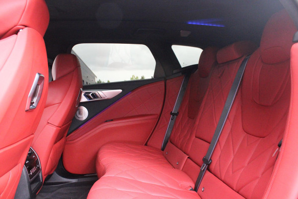 BMW XM 654PK PHEV 30 kWh | 23" LICHTMETALEN VELGEN JETBLACK | SOFT CLOSE | ELEKTRISCH WEGKLAPBARE TREKHAAK | M SPORTREMMEN | DRIVING ASSISTANCE PROFESSIONAL O.A. (ADAPTIVE CRUISE CONTROL/DODEHOEK DETECTIE) | BOWERS & WILKINS SOUND SYSTEM | LASER LIGHT KOPLAMPEN | VERWARMDE/GEKOELDE BEKERHOUDERS | DRAADLOZE TELEFOONLADER | ELEKTRISCH VERSTELBAAR STUURKOLOM | STOEL VERWARMING VOOR/ACHTER | M-SPORT UITLAATSYSTEM | MEESTURENDE ACHTERAS | ADAPTIEF CHASSIS M SPORT | COMFORT ACCESS | ICONIC GLOW GRILL | STOEL VENTILATIE | SHADOW LINE | ELEKTISCH BEDIENBARE STOELEN MET GEHEUGEN EN MA