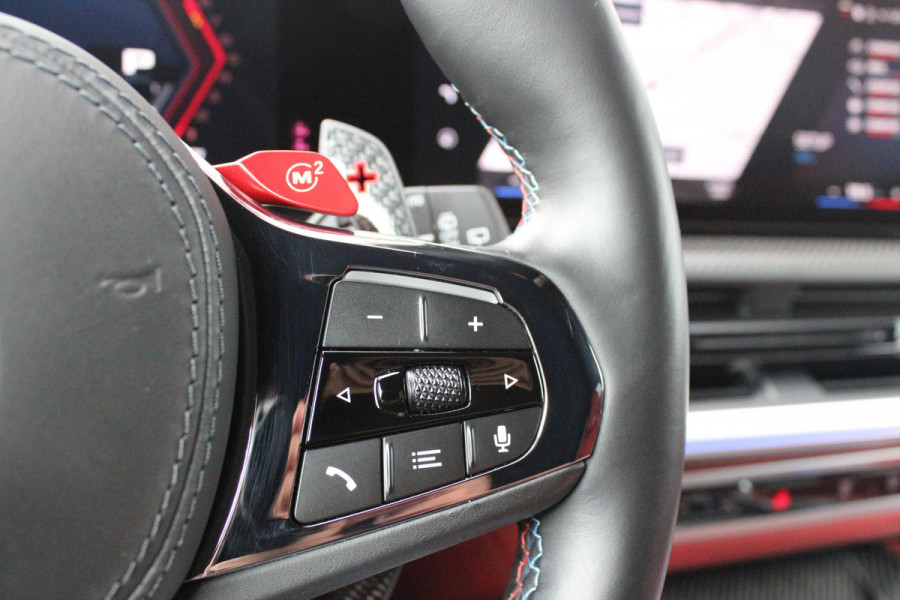 BMW XM 654PK PHEV 30 kWh | 23" LICHTMETALEN VELGEN JETBLACK | SOFT CLOSE | ELEKTRISCH WEGKLAPBARE TREKHAAK | M SPORTREMMEN | DRIVING ASSISTANCE PROFESSIONAL O.A. (ADAPTIVE CRUISE CONTROL/DODEHOEK DETECTIE) | BOWERS & WILKINS SOUND SYSTEM | LASER LIGHT KOPLAMPEN | VERWARMDE/GEKOELDE BEKERHOUDERS | DRAADLOZE TELEFOONLADER | ELEKTRISCH VERSTELBAAR STUURKOLOM | STOEL VERWARMING VOOR/ACHTER | M-SPORT UITLAATSYSTEM | MEESTURENDE ACHTERAS | ADAPTIEF CHASSIS M SPORT | COMFORT ACCESS | ICONIC GLOW GRILL | STOEL VENTILATIE | SHADOW LINE | ELEKTISCH BEDIENBARE STOELEN MET GEHEUGEN EN MA