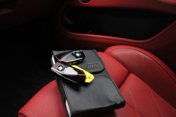 BMW XM 654PK PHEV 30 kWh | 23" LICHTMETALEN VELGEN JETBLACK | SOFT CLOSE | ELEKTRISCH WEGKLAPBARE TREKHAAK | M SPORTREMMEN | DRIVING ASSISTANCE PROFESSIONAL O.A. (ADAPTIVE CRUISE CONTROL/DODEHOEK DETECTIE) | BOWERS & WILKINS SOUND SYSTEM | LASER LIGHT KOPLAMPEN | VERWARMDE/GEKOELDE BEKERHOUDERS | DRAADLOZE TELEFOONLADER | ELEKTRISCH VERSTELBAAR STUURKOLOM | STOEL VERWARMING VOOR/ACHTER | M-SPORT UITLAATSYSTEM | MEESTURENDE ACHTERAS | ADAPTIEF CHASSIS M SPORT | COMFORT ACCESS | ICONIC GLOW GRILL | STOEL VENTILATIE | SHADOW LINE | ELEKTISCH BEDIENBARE STOELEN MET GEHEUGEN EN MA