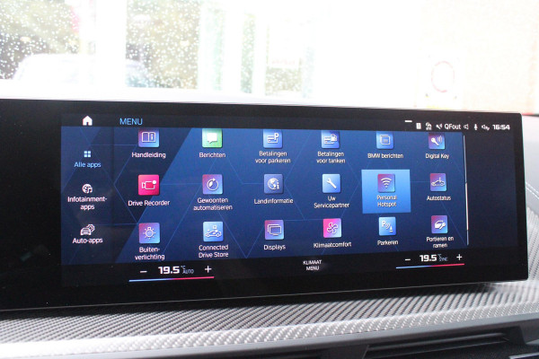 BMW XM 654PK PHEV 30 kWh | 23" LICHTMETALEN VELGEN JETBLACK | SOFT CLOSE | ELEKTRISCH WEGKLAPBARE TREKHAAK | M SPORTREMMEN | DRIVING ASSISTANCE PROFESSIONAL O.A. (ADAPTIVE CRUISE CONTROL/DODEHOEK DETECTIE) | BOWERS & WILKINS SOUND SYSTEM | LASER LIGHT KOPLAMPEN | VERWARMDE/GEKOELDE BEKERHOUDERS | DRAADLOZE TELEFOONLADER | ELEKTRISCH VERSTELBAAR STUURKOLOM | STOEL VERWARMING VOOR/ACHTER | M-SPORT UITLAATSYSTEM | MEESTURENDE ACHTERAS | ADAPTIEF CHASSIS M SPORT | COMFORT ACCESS | ICONIC GLOW GRILL | STOEL VENTILATIE | SHADOW LINE | ELEKTISCH BEDIENBARE STOELEN MET GEHEUGEN EN MA