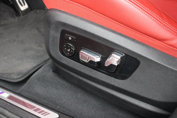 BMW XM 654PK PHEV 30 kWh | 23" LICHTMETALEN VELGEN JETBLACK | SOFT CLOSE | ELEKTRISCH WEGKLAPBARE TREKHAAK | M SPORTREMMEN | DRIVING ASSISTANCE PROFESSIONAL O.A. (ADAPTIVE CRUISE CONTROL/DODEHOEK DETECTIE) | BOWERS & WILKINS SOUND SYSTEM | LASER LIGHT KOPLAMPEN | VERWARMDE/GEKOELDE BEKERHOUDERS | DRAADLOZE TELEFOONLADER | ELEKTRISCH VERSTELBAAR STUURKOLOM | STOEL VERWARMING VOOR/ACHTER | M-SPORT UITLAATSYSTEM | MEESTURENDE ACHTERAS | ADAPTIEF CHASSIS M SPORT | COMFORT ACCESS | ICONIC GLOW GRILL | STOEL VENTILATIE | SHADOW LINE | ELEKTISCH BEDIENBARE STOELEN MET GEHEUGEN EN MA
