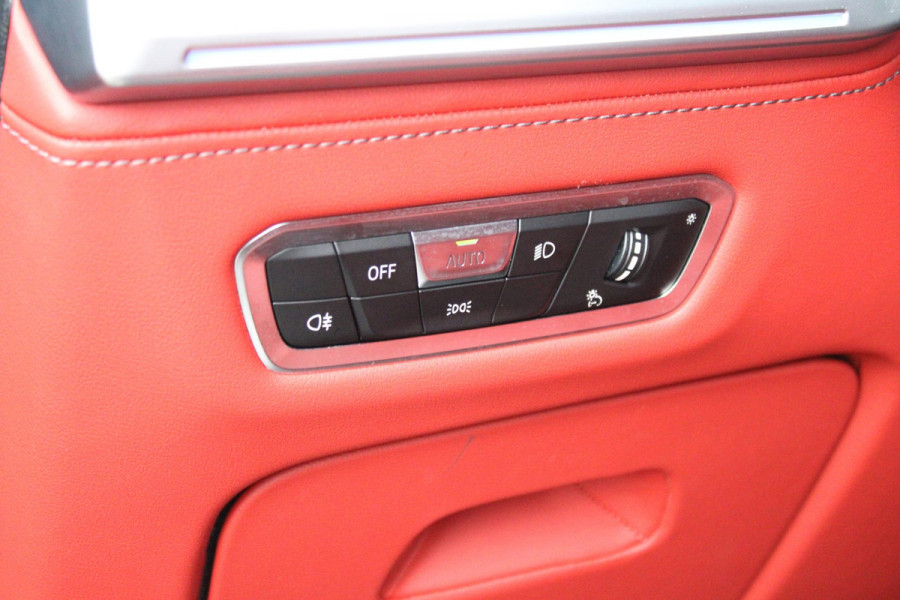 BMW XM 654PK PHEV 30 kWh | 23" LICHTMETALEN VELGEN JETBLACK | SOFT CLOSE | ELEKTRISCH WEGKLAPBARE TREKHAAK | M SPORTREMMEN | DRIVING ASSISTANCE PROFESSIONAL O.A. (ADAPTIVE CRUISE CONTROL/DODEHOEK DETECTIE) | BOWERS & WILKINS SOUND SYSTEM | LASER LIGHT KOPLAMPEN | VERWARMDE/GEKOELDE BEKERHOUDERS | DRAADLOZE TELEFOONLADER | ELEKTRISCH VERSTELBAAR STUURKOLOM | STOEL VERWARMING VOOR/ACHTER | M-SPORT UITLAATSYSTEM | MEESTURENDE ACHTERAS | ADAPTIEF CHASSIS M SPORT | COMFORT ACCESS | ICONIC GLOW GRILL | STOEL VENTILATIE | SHADOW LINE | ELEKTISCH BEDIENBARE STOELEN MET GEHEUGEN EN MA