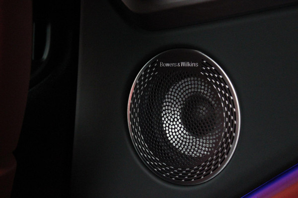 BMW XM 654PK PHEV 30 kWh | 23" LICHTMETALEN VELGEN JETBLACK | SOFT CLOSE | ELEKTRISCH WEGKLAPBARE TREKHAAK | M SPORTREMMEN | DRIVING ASSISTANCE PROFESSIONAL O.A. (ADAPTIVE CRUISE CONTROL/DODEHOEK DETECTIE) | BOWERS & WILKINS SOUND SYSTEM | LASER LIGHT KOPLAMPEN | VERWARMDE/GEKOELDE BEKERHOUDERS | DRAADLOZE TELEFOONLADER | ELEKTRISCH VERSTELBAAR STUURKOLOM | STOEL VERWARMING VOOR/ACHTER | M-SPORT UITLAATSYSTEM | MEESTURENDE ACHTERAS | ADAPTIEF CHASSIS M SPORT | COMFORT ACCESS | ICONIC GLOW GRILL | STOEL VENTILATIE | SHADOW LINE | ELEKTISCH BEDIENBARE STOELEN MET GEHEUGEN EN MA