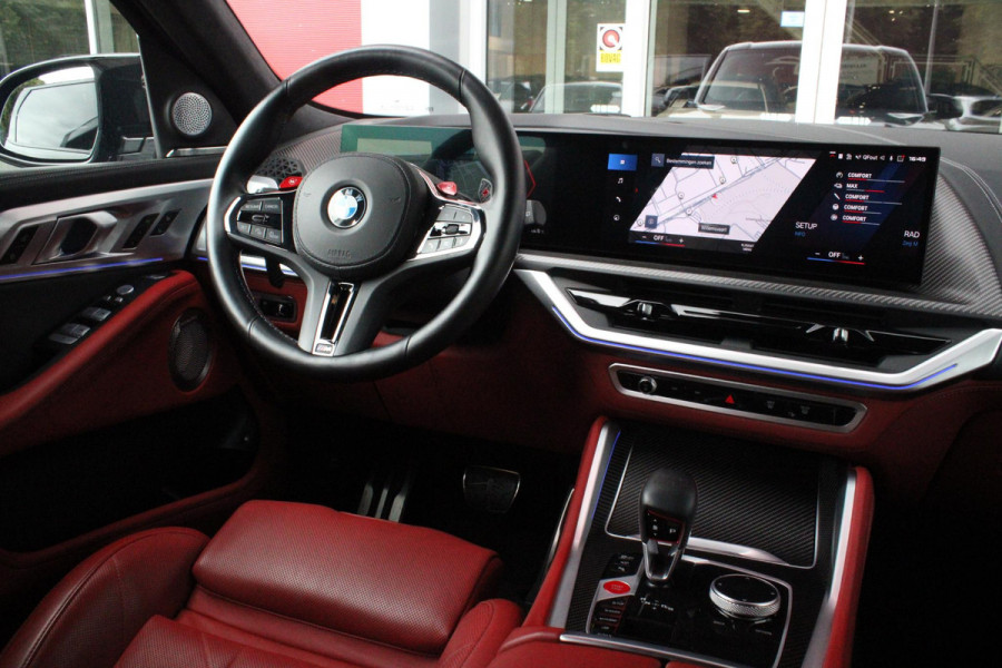 BMW XM 654PK PHEV 30 kWh | 23" LICHTMETALEN VELGEN JETBLACK | SOFT CLOSE | ELEKTRISCH WEGKLAPBARE TREKHAAK | M SPORTREMMEN | DRIVING ASSISTANCE PROFESSIONAL O.A. (ADAPTIVE CRUISE CONTROL/DODEHOEK DETECTIE) | BOWERS & WILKINS SOUND SYSTEM | LASER LIGHT KOPLAMPEN | VERWARMDE/GEKOELDE BEKERHOUDERS | DRAADLOZE TELEFOONLADER | ELEKTRISCH VERSTELBAAR STUURKOLOM | STOEL VERWARMING VOOR/ACHTER | M-SPORT UITLAATSYSTEM | MEESTURENDE ACHTERAS | ADAPTIEF CHASSIS M SPORT | COMFORT ACCESS | ICONIC GLOW GRILL | STOEL VENTILATIE | SHADOW LINE | ELEKTISCH BEDIENBARE STOELEN MET GEHEUGEN EN MA