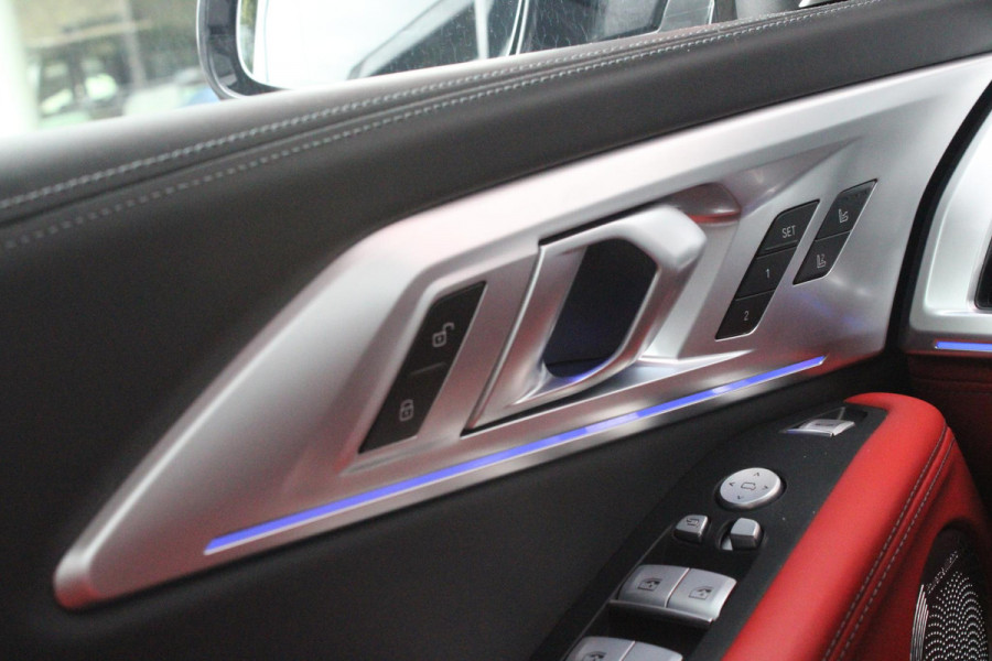 BMW XM 654PK PHEV 30 kWh | 23" LICHTMETALEN VELGEN JETBLACK | SOFT CLOSE | ELEKTRISCH WEGKLAPBARE TREKHAAK | M SPORTREMMEN | DRIVING ASSISTANCE PROFESSIONAL O.A. (ADAPTIVE CRUISE CONTROL/DODEHOEK DETECTIE) | BOWERS & WILKINS SOUND SYSTEM | LASER LIGHT KOPLAMPEN | VERWARMDE/GEKOELDE BEKERHOUDERS | DRAADLOZE TELEFOONLADER | ELEKTRISCH VERSTELBAAR STUURKOLOM | STOEL VERWARMING VOOR/ACHTER | M-SPORT UITLAATSYSTEM | MEESTURENDE ACHTERAS | ADAPTIEF CHASSIS M SPORT | COMFORT ACCESS | ICONIC GLOW GRILL | STOEL VENTILATIE | SHADOW LINE | ELEKTISCH BEDIENBARE STOELEN MET GEHEUGEN EN MA