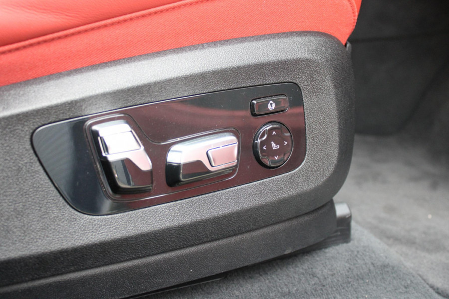 BMW XM 654PK PHEV 30 kWh | 23" LICHTMETALEN VELGEN JETBLACK | SOFT CLOSE | ELEKTRISCH WEGKLAPBARE TREKHAAK | M SPORTREMMEN | DRIVING ASSISTANCE PROFESSIONAL O.A. (ADAPTIVE CRUISE CONTROL/DODEHOEK DETECTIE) | BOWERS & WILKINS SOUND SYSTEM | LASER LIGHT KOPLAMPEN | VERWARMDE/GEKOELDE BEKERHOUDERS | DRAADLOZE TELEFOONLADER | ELEKTRISCH VERSTELBAAR STUURKOLOM | STOEL VERWARMING VOOR/ACHTER | M-SPORT UITLAATSYSTEM | MEESTURENDE ACHTERAS | ADAPTIEF CHASSIS M SPORT | COMFORT ACCESS | ICONIC GLOW GRILL | STOEL VENTILATIE | SHADOW LINE | ELEKTISCH BEDIENBARE STOELEN MET GEHEUGEN EN MA