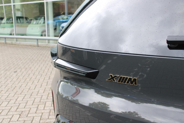 BMW XM 654PK PHEV 30 kWh | 23" LICHTMETALEN VELGEN JETBLACK | SOFT CLOSE | ELEKTRISCH WEGKLAPBARE TREKHAAK | M SPORTREMMEN | DRIVING ASSISTANCE PROFESSIONAL O.A. (ADAPTIVE CRUISE CONTROL/DODEHOEK DETECTIE) | BOWERS & WILKINS SOUND SYSTEM | LASER LIGHT KOPLAMPEN | VERWARMDE/GEKOELDE BEKERHOUDERS | DRAADLOZE TELEFOONLADER | ELEKTRISCH VERSTELBAAR STUURKOLOM | STOEL VERWARMING VOOR/ACHTER | M-SPORT UITLAATSYSTEM | MEESTURENDE ACHTERAS | ADAPTIEF CHASSIS M SPORT | COMFORT ACCESS | ICONIC GLOW GRILL | STOEL VENTILATIE | SHADOW LINE | ELEKTISCH BEDIENBARE STOELEN MET GEHEUGEN EN MA