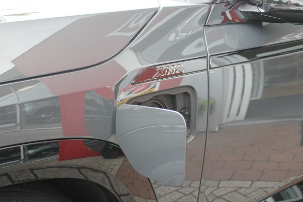 BMW XM 654PK PHEV 30 kWh | 23" LICHTMETALEN VELGEN JETBLACK | SOFT CLOSE | ELEKTRISCH WEGKLAPBARE TREKHAAK | M SPORTREMMEN | DRIVING ASSISTANCE PROFESSIONAL O.A. (ADAPTIVE CRUISE CONTROL/DODEHOEK DETECTIE) | BOWERS & WILKINS SOUND SYSTEM | LASER LIGHT KOPLAMPEN | VERWARMDE/GEKOELDE BEKERHOUDERS | DRAADLOZE TELEFOONLADER | ELEKTRISCH VERSTELBAAR STUURKOLOM | STOEL VERWARMING VOOR/ACHTER | M-SPORT UITLAATSYSTEM | MEESTURENDE ACHTERAS | ADAPTIEF CHASSIS M SPORT | COMFORT ACCESS | ICONIC GLOW GRILL | STOEL VENTILATIE | SHADOW LINE | ELEKTISCH BEDIENBARE STOELEN MET GEHEUGEN EN MA
