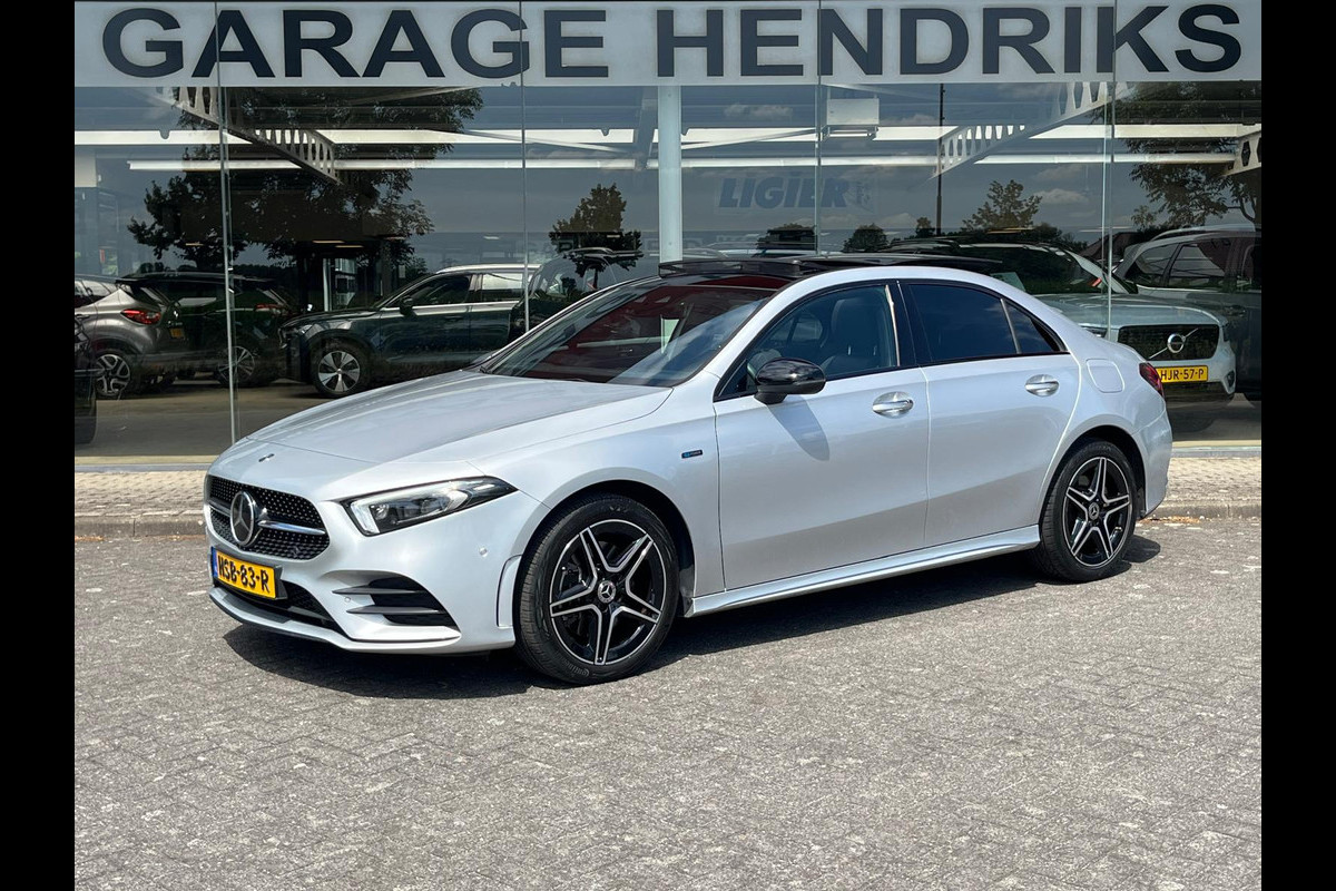Mercedes-Benz A-Klasse 250 e Business Solution AMG-Line Automaat | Pano | Memory-Pack | Sfeer | Full LED | Trekhaak | occasion Mercedes-Benz A-Klasse 250 e Business Solution AMG-Line Automaat | Pano | Memory-Pack | Sfeer | Full LED | Trekhaak | occasion