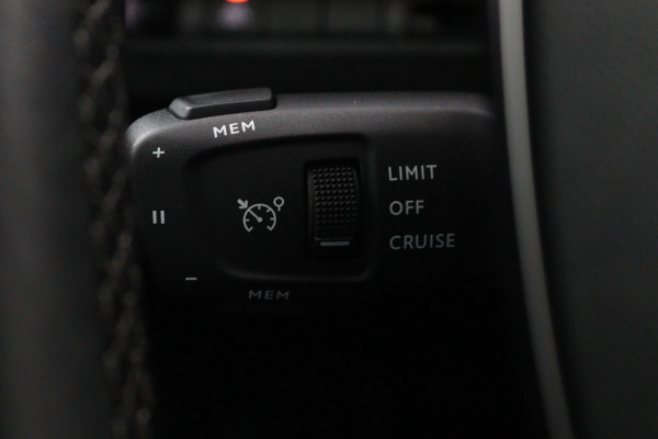 Peugeot 3008 1.2 PureTech Allure Pack*ECC*HAAK*NAVI*CAM*CARPLAY