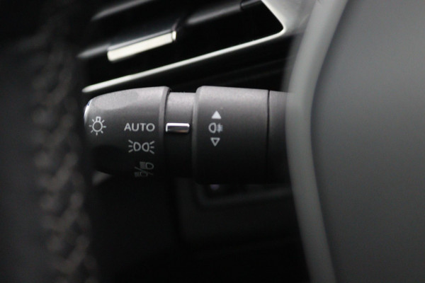 Peugeot 3008 1.2 PureTech Allure Pack*ECC*HAAK*NAVI*CAM*CARPLAY