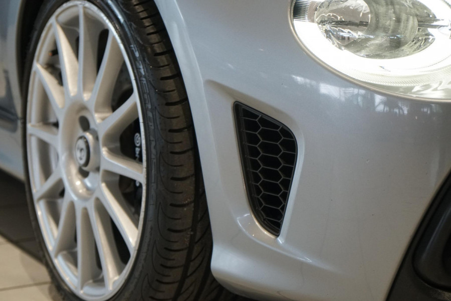 Abarth 695C 1.4 T-Jet Rivale 220PK + AKRAPOVIC / FORGE / BEATS / RIVA HOUTAFWERKING