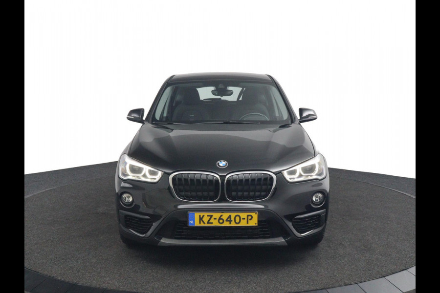 BMW X1 sDrive18i Cent.Exe*FULL-LED*NAVI*SPORTSTOEL*ECC*