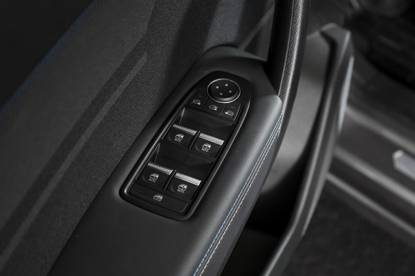 Renault Captur 1.3 mild hybrid 160 PK Esprit Alpine - Automaat | S/K-Panodak | Adapt. Cruise | Stoel-+Stuurverw. | PDC | Camera | NAV + App. Connect | ECC | LM 19" | 4275