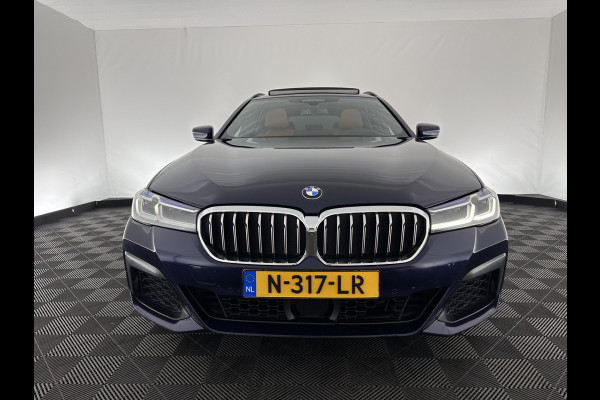 BMW 5 Serie Touring 540d xDrive High Executive (INCL-BTW) Aut. *PANO | LASER-LIGHT | HEAD-UP | LUXURY-LEATHER | BLIND-SPOT | MEMORY-PACK | HARMAN/KARDON | TOP-VIEW | DIGI-COCKPIT | HEATED-COMFORTSEATS | KEYLESS | NAVI-FULLMAP | 18''ALU*