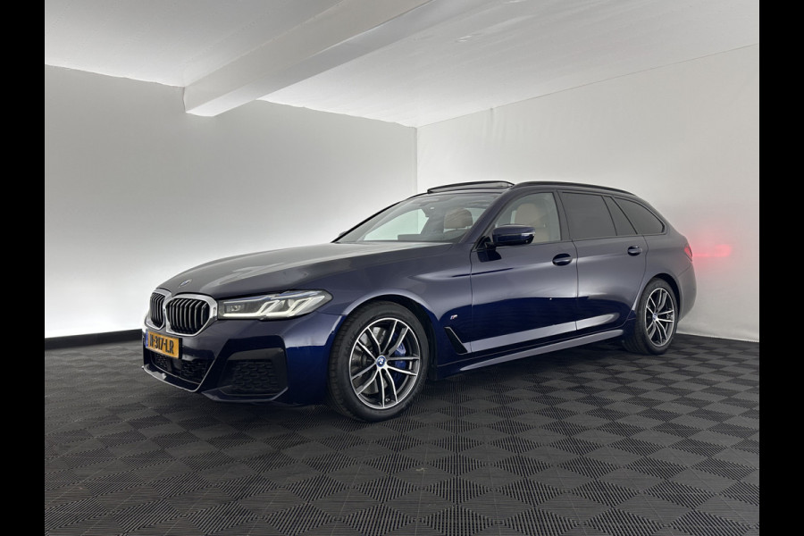 BMW 5 Serie Touring 540d xDrive High Executive (INCL-BTW) Aut. *PANO | LASER-LIGHT | HEAD-UP | LUXURY-LEATHER | BLIND-SPOT | MEMORY-PACK | HARMAN/KARDON | TOP-VIEW | DIGI-COCKPIT | HEATED-COMFORTSEATS | KEYLESS | NAVI-FULLMAP | 18''ALU*