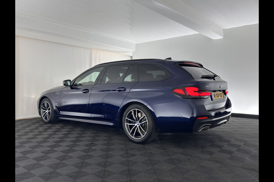 BMW 5 Serie Touring 540d xDrive High Executive (INCL-BTW) Aut. *PANO | LASER-LIGHT | HEAD-UP | LUXURY-LEATHER | BLIND-SPOT | MEMORY-PACK | HARMAN/KARDON | TOP-VIEW | DIGI-COCKPIT | HEATED-COMFORTSEATS | KEYLESS | NAVI-FULLMAP | 18''ALU*