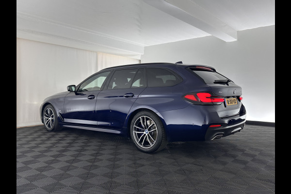 BMW 5 Serie Touring 540d xDrive High Executive (INCL-BTW) Aut. *PANO | LASER-LIGHT | HEAD-UP | LUXURY-LEATHER | BLIND-SPOT | MEMORY-PACK | HARMAN/KARDON | TOP-VIEW | DIGI-COCKPIT | HEATED-COMFORTSEATS | KEYLESS | NAVI-FULLMAP | 18''ALU*