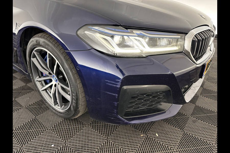 BMW 5 Serie Touring 540d xDrive High Executive (INCL-BTW) Aut. *PANO | LASER-LIGHT | HEAD-UP | LUXURY-LEATHER | BLIND-SPOT | MEMORY-PACK | HARMAN/KARDON | TOP-VIEW | DIGI-COCKPIT | HEATED-COMFORTSEATS | KEYLESS | NAVI-FULLMAP | 18''ALU*