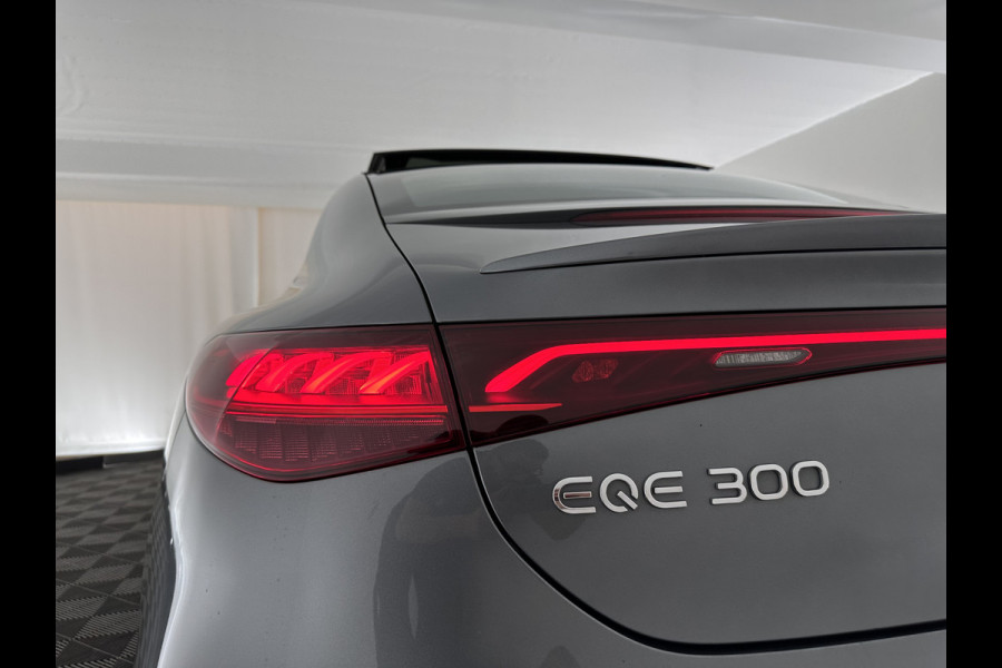 Mercedes-Benz EQE 300 Business Line 89 kWh [ 3-Fase ] (INCL-BTW) *HEATPUMP | PANO | LUXURY-LEATHER | FULL-LED | ADAPTIVE-CRUISE | DIGI-COCKPIT | MBUX-NAVI | HEATED-COMFORTSEATS | KEYLESS | SHIFT-PADDLES | ECC | PDC |  19"ALU*