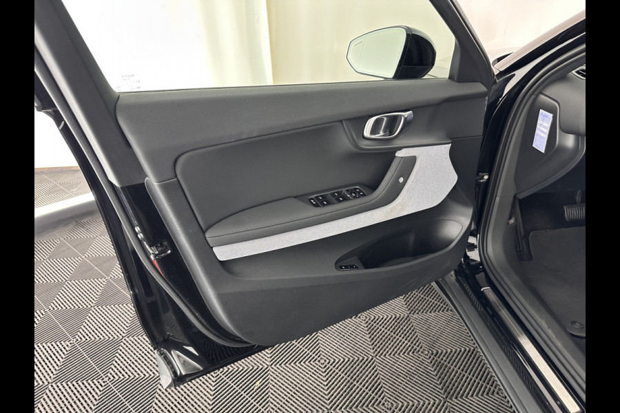 Polestar 2 Long Range Dual Motor Launch Edition 78kWh [ 3-Fase ] (INCL-BTW) *PANO | NAVI-FULLMAP | FULL-LED | BLIND-SPOT | KEYLESS | LANE-ASSIST | DIGI-COCKPIT | CARPLAY | DAB+ | HEATED-COMFORTSEATS | ECC | MEMORY-PACK | PDC | 20''ALU*