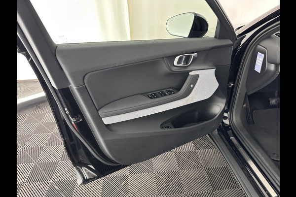 Polestar 2 Long Range Dual Motor Launch Edition 78kWh [ 3-Fase ] (INCL-BTW) *PANO | NAVI-FULLMAP | FULL-LED | BLIND-SPOT | KEYLESS | LANE-ASSIST | DIGI-COCKPIT | CARPLAY | DAB+ | HEATED-COMFORTSEATS | ECC | MEMORY-PACK | PDC | 20''ALU*