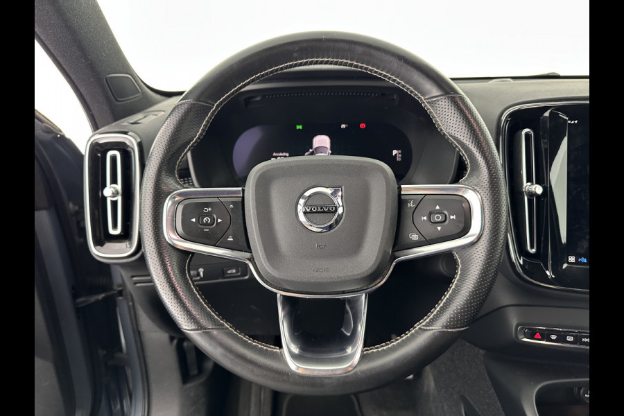 Volvo XC40 Recharge P8 AWD R-Design [ 3-Fase ] {SOH-89%} (INCL-BTW) *LEATHER-ALCANTARA | DIGI-COCKPIT | FULL-LED | PREMIUM-AUDIO | TOP-VIEW | CARPLAY | NAVI-FULLMAP | ECC | PDC | KEYLESS | HEATED-SPORTSEATS | BLIS | PRIVACY-GLASS | TOWBAR | 19 "ALU