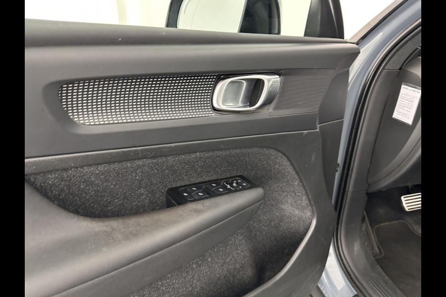 Volvo XC40 Recharge P8 AWD R-Design [ 3-Fase ] {SOH-89%} (INCL-BTW) *LEATHER-ALCANTARA | DIGI-COCKPIT | FULL-LED | PREMIUM-AUDIO | TOP-VIEW | CARPLAY | NAVI-FULLMAP | ECC | PDC | KEYLESS | HEATED-SPORTSEATS | BLIS | PRIVACY-GLASS | TOWBAR | 19 "ALU