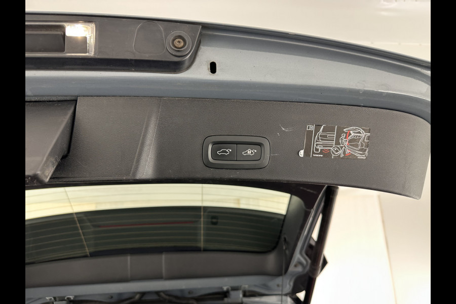 Volvo XC40 Recharge P8 AWD R-Design [ 3-Fase ] {SOH-89%} (INCL-BTW) *LEATHER-ALCANTARA | DIGI-COCKPIT | FULL-LED | PREMIUM-AUDIO | TOP-VIEW | CARPLAY | NAVI-FULLMAP | ECC | PDC | KEYLESS | HEATED-SPORTSEATS | BLIS | PRIVACY-GLASS | TOWBAR | 19 "ALU
