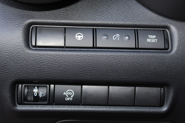 Nissan Juke 1.0-117pk DIG-T Tekna. Keurig nette, erg luxe en goed onderhouden Nissan Juke, van 1e eig. Autm. airco, LM wielen, metallic lak two tone, stoelverwarming, lane- en side assist, 360gr. camera, trekhaak, LM wielen, navigatie, telefoonvoorb., cruise cntrl etc