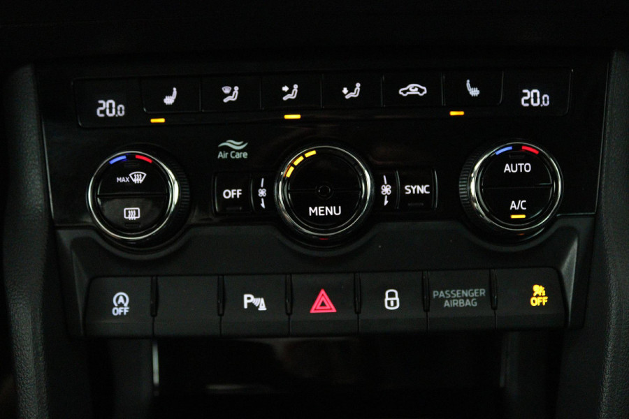 Škoda Karoq 1.0 TSI Clever Edition (DIGITALE COCKPIT, STOELVERWARMING, ACHTERUITRIJCAMERA, AUTOMAAT, CRUISE CONTROL)
