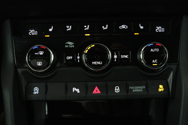 Škoda Karoq 1.0 TSI Clever Edition (DIGITALE COCKPIT, STOELVERWARMING, ACHTERUITRIJCAMERA, AUTOMAAT, CRUISE CONTROL)