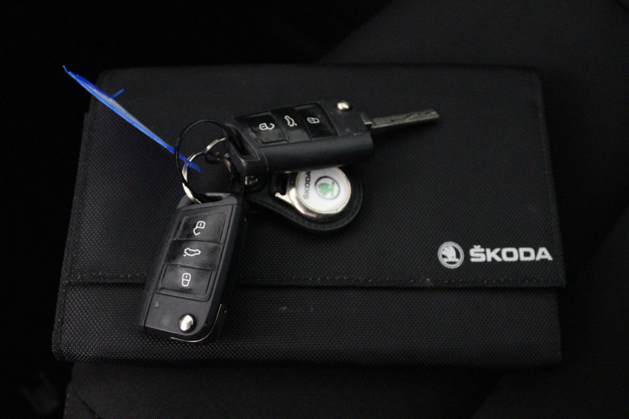 Škoda Karoq 1.0 TSI Clever Edition (DIGITALE COCKPIT, STOELVERWARMING, ACHTERUITRIJCAMERA, AUTOMAAT, CRUISE CONTROL)