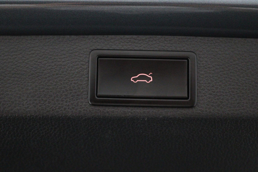 Škoda Karoq 1.0 TSI Clever Edition (DIGITALE COCKPIT, STOELVERWARMING, ACHTERUITRIJCAMERA, AUTOMAAT, CRUISE CONTROL)
