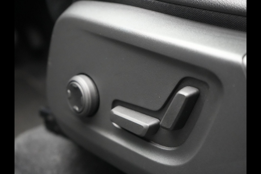Volvo XC40 T4 Recharge Inscription Plug In Hybrid 211pk Dealer O.H PHEV | Trekhaak Af Fabriek | Panodak | Camera | Lederen Sportstoelen Memory & Verwarmd | Harman Kardon | Cruise Control | Apple Carplay | Virtual | DAB |