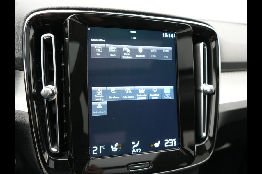 Volvo XC40 T4 Recharge Inscription Plug In Hybrid 211pk Dealer O.H PHEV | Trekhaak Af Fabriek | Panodak | Camera | Lederen Sportstoelen Memory & Verwarmd | Harman Kardon | Cruise Control | Apple Carplay | Virtual | DAB |