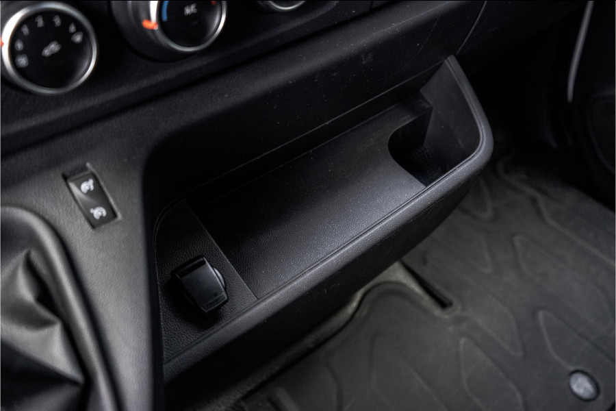 Renault Master T35 dCi 180PK | L3H2 | 3.5T Trekgewicht | Luchtvering | LED | Camera | Navi | Cruise | Airco| PDC | Euro 6