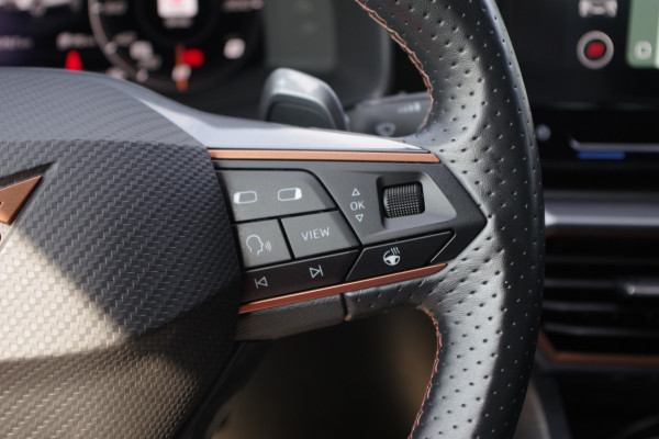 CUPRA Formentor 1.4 e-Hybrid 204 PK Adrenaline, Trekhaak, Adap. Cruise Control, Sfeerverlichting, LED